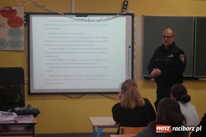 Zdjęcie w galerii na portalu naszraciborz.pl: Dziękuję - nie truję! Niska emisja tematem spotkania uczni&oacute;w ZSP 1 ze strażnikiem miejskim wiadomości z regionu