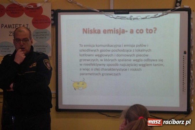 Zdjęcie w galerii na portalu naszraciborz.pl: Dziękuję - nie truję! Niska emisja tematem spotkania uczni&oacute;w ZSP 1 ze strażnikiem miejskim wiadomości z regionu