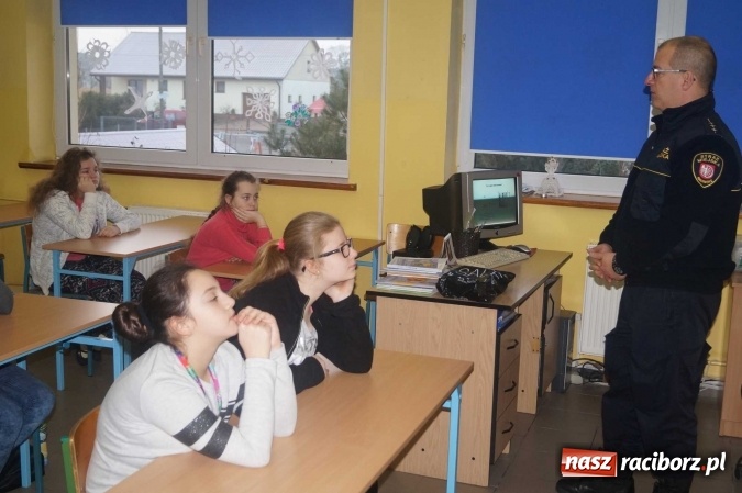 Zdjęcie w galerii na portalu naszraciborz.pl: Dziękuję - nie truję! Niska emisja tematem spotkania uczni&oacute;w ZSP 1 ze strażnikiem miejskim wiadomości z regionu