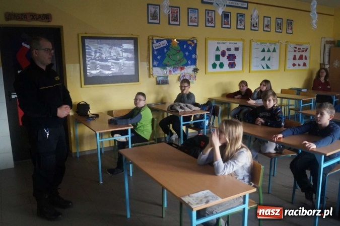 Zdjęcie w galerii na portalu naszraciborz.pl: Dziękuję - nie truję! Niska emisja tematem spotkania uczni&oacute;w ZSP 1 ze strażnikiem miejskim wiadomości z regionu