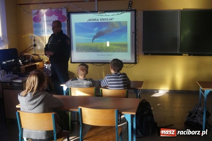 Zdjęcie w galerii na portalu naszraciborz.pl: Dziękuję - nie truję! Niska emisja tematem spotkania uczni&oacute;w ZSP 1 ze strażnikiem miejskim wiadomości z regionu