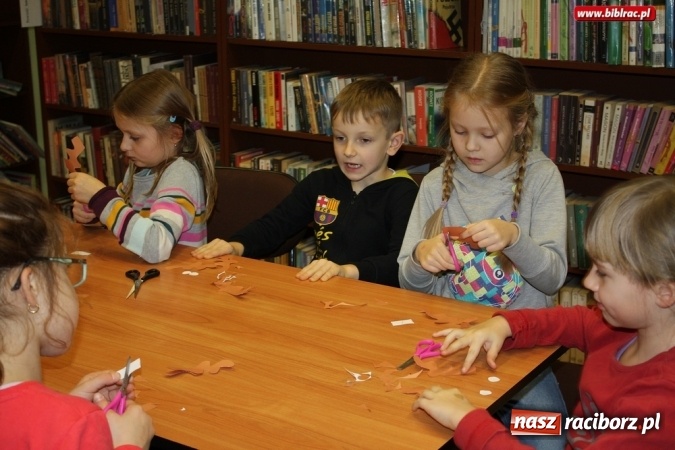 Zdjęcie w galerii na portalu naszraciborz.pl: Świąteczne warsztaty w bibliotece  wiadomości z regionu