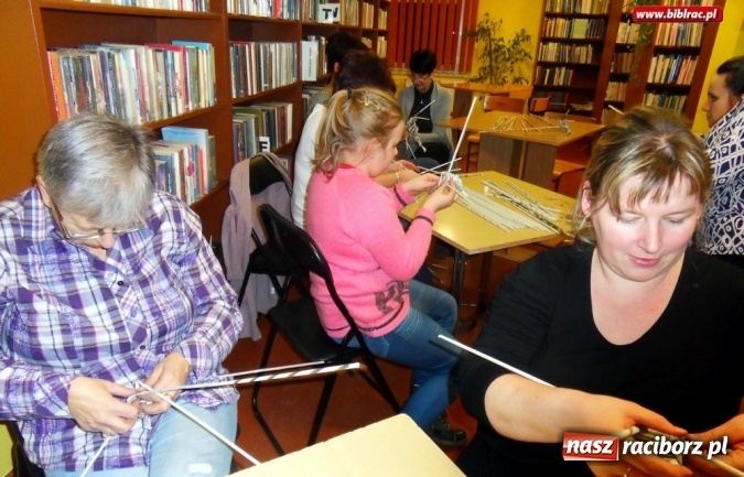 Zdjęcie w galerii na portalu naszraciborz.pl: Świąteczne warsztaty w bibliotece  wiadomości z regionu