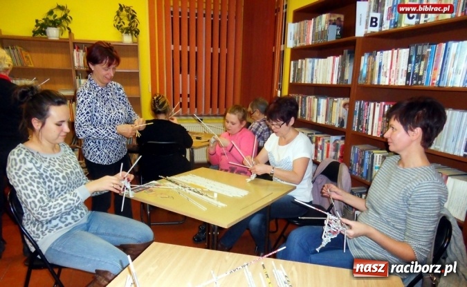 Zdjęcie w galerii na portalu naszraciborz.pl: Świąteczne warsztaty w bibliotece  wiadomości z regionu