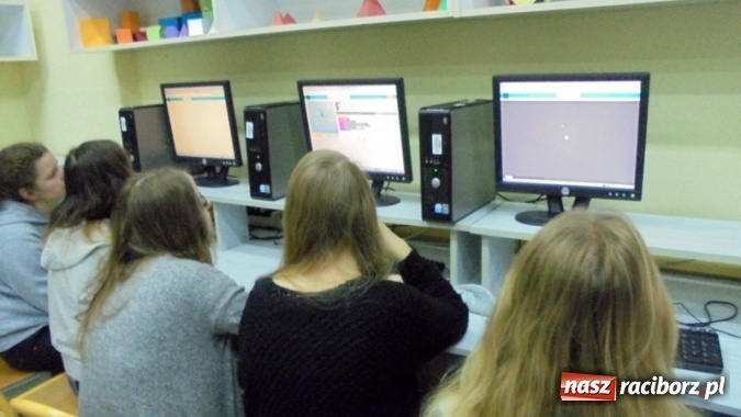 Zdjęcie w galerii na portalu naszraciborz.pl: Godzina Kodowania w Gimnazjum nr 5  wiadomości z regionu
