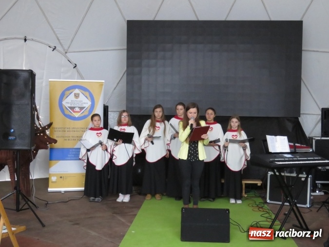 Zdjęcie w galerii na portalu naszraciborz.pl: Towarzystwo Społeczno-Kulturalne Niemców Województwa Śląskiego na raciborskim jarmarku wiadomości z regionu