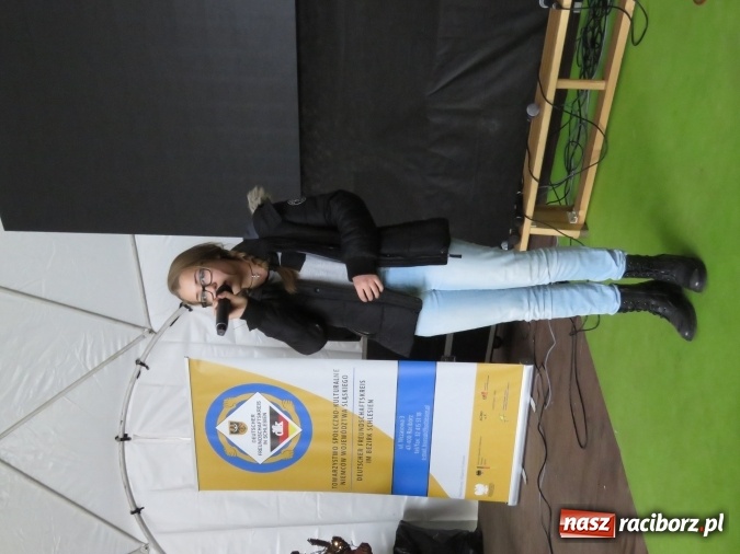 Zdjęcie w galerii na portalu naszraciborz.pl: Towarzystwo Społeczno-Kulturalne Niemców Województwa Śląskiego na raciborskim jarmarku wiadomości z regionu