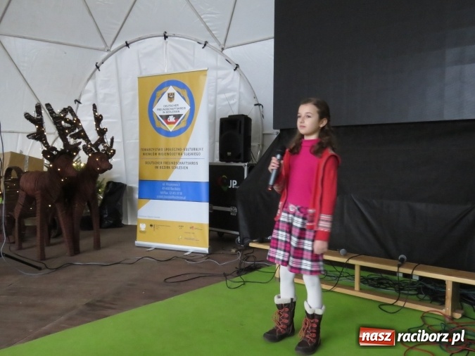 Zdjęcie w galerii na portalu naszraciborz.pl: Towarzystwo Społeczno-Kulturalne Niemców Województwa Śląskiego na raciborskim jarmarku wiadomości z regionu