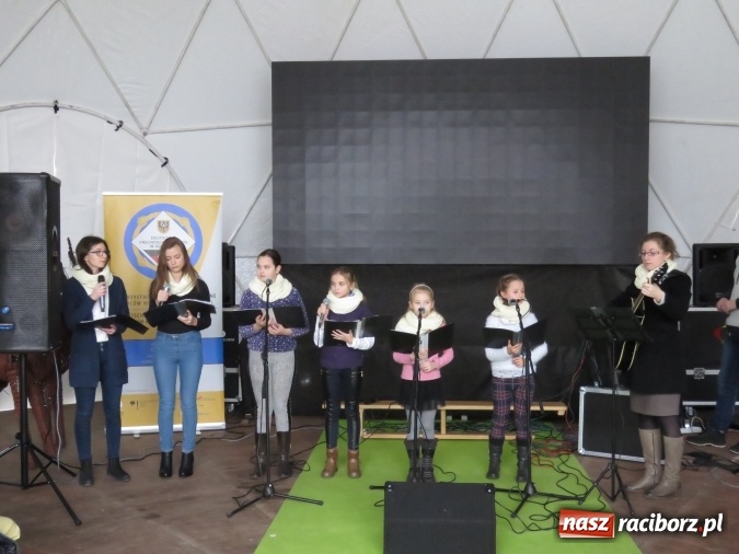 Zdjęcie w galerii na portalu naszraciborz.pl: Towarzystwo Społeczno-Kulturalne Niemców Województwa Śląskiego na raciborskim jarmarku wiadomości z regionu