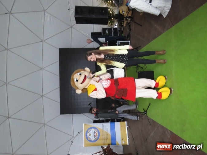 Zdjęcie w galerii na portalu naszraciborz.pl: Towarzystwo Społeczno-Kulturalne Niemców Województwa Śląskiego na raciborskim jarmarku wiadomości z regionu