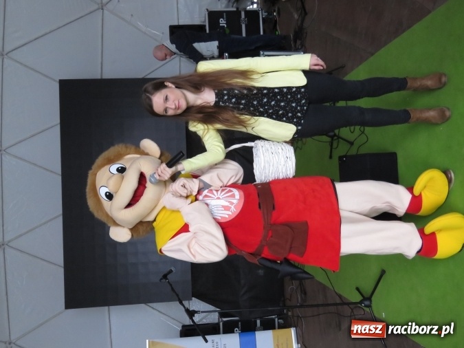 Zdjęcie w galerii na portalu naszraciborz.pl: Towarzystwo Społeczno-Kulturalne Niemców Województwa Śląskiego na raciborskim jarmarku wiadomości z regionu