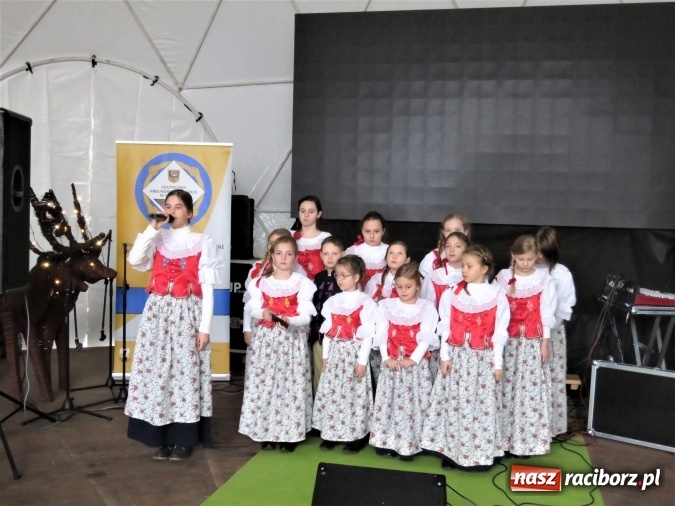 Zdjęcie w galerii na portalu naszraciborz.pl: Towarzystwo Społeczno-Kulturalne Niemców Województwa Śląskiego na raciborskim jarmarku wiadomości z regionu