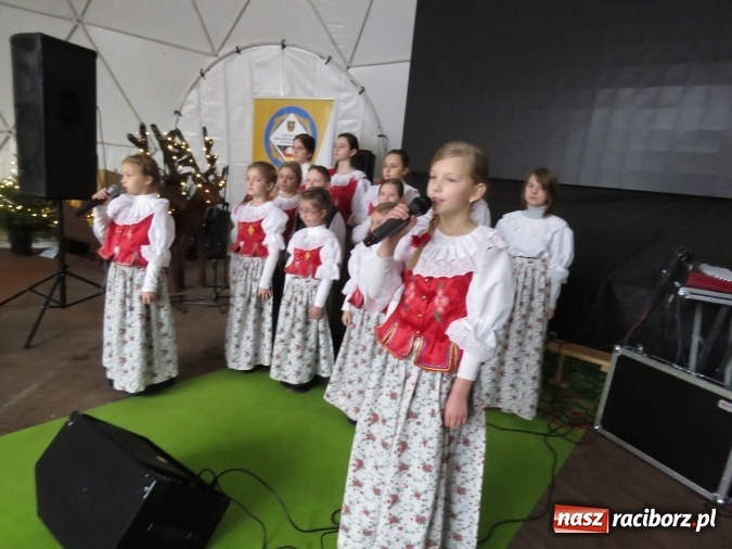 Zdjęcie w galerii na portalu naszraciborz.pl: Towarzystwo Społeczno-Kulturalne Niemców Województwa Śląskiego na raciborskim jarmarku wiadomości z regionu