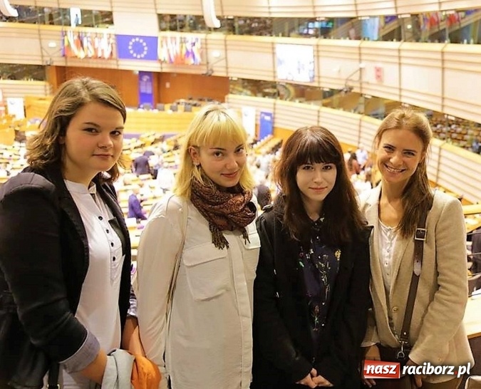 Zdjęcie w galerii na portalu naszraciborz.pl: Uczennice Liceum Plastycznego z Raciborza w Brukseli  wiadomości z regionu