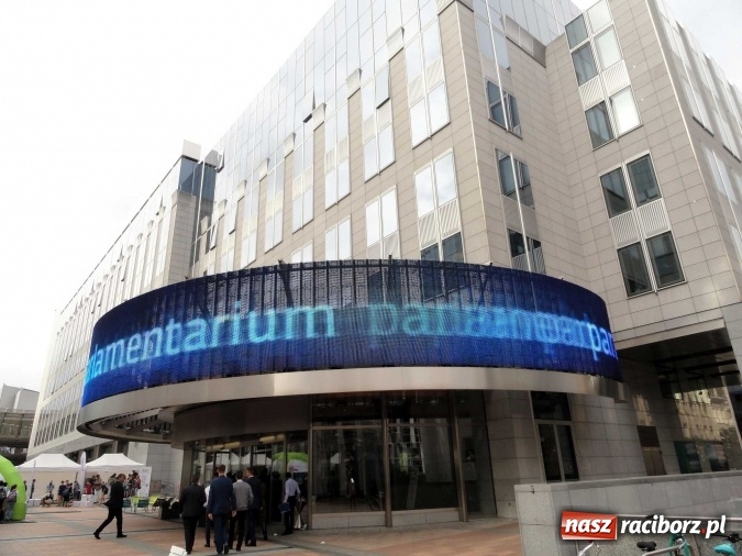 Zdjęcie w galerii na portalu naszraciborz.pl: Uczennice Liceum Plastycznego z Raciborza w Brukseli  wiadomości z regionu