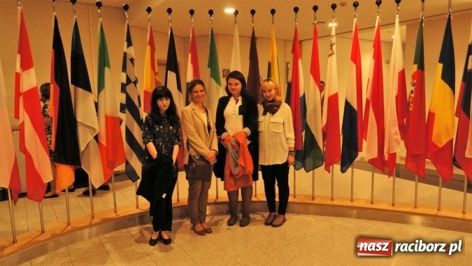 Zdjęcie w galerii na portalu naszraciborz.pl: Uczennice Liceum Plastycznego z Raciborza w Brukseli  wiadomości z regionu