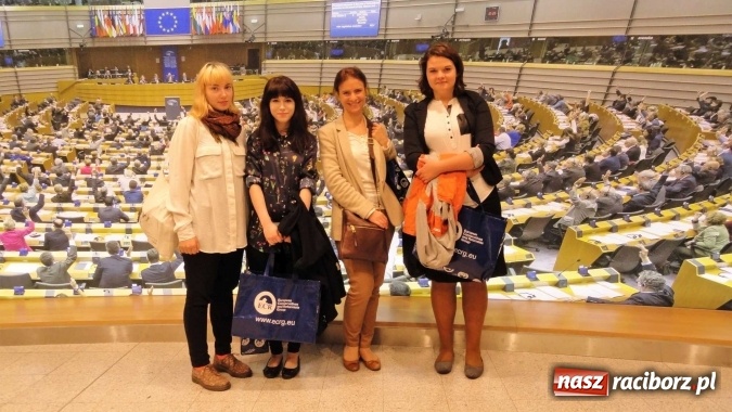 Zdjęcie w galerii na portalu naszraciborz.pl: Uczennice Liceum Plastycznego z Raciborza w Brukseli  wiadomości z regionu