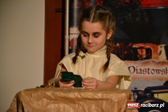 Zdjęcie w galerii na portalu naszraciborz.pl: Świąteczny wieczór z MDK na Zamku Piastowskim za nami  wiadomości z regionu