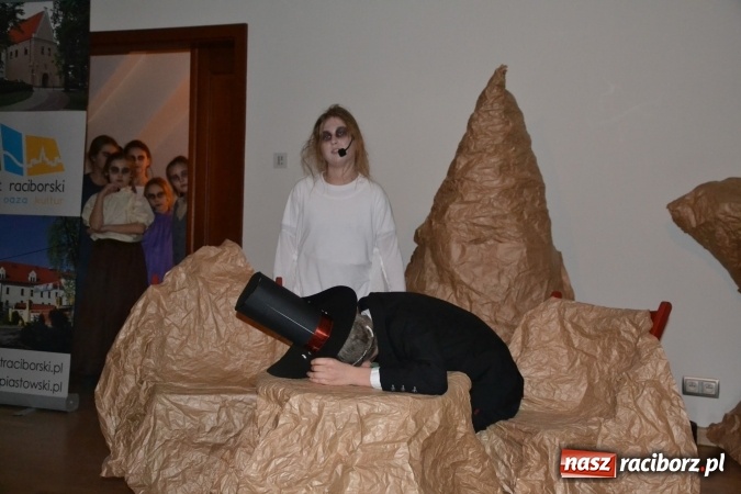 Zdjęcie w galerii na portalu naszraciborz.pl: Świąteczny wieczór z MDK na Zamku Piastowskim za nami  wiadomości z regionu