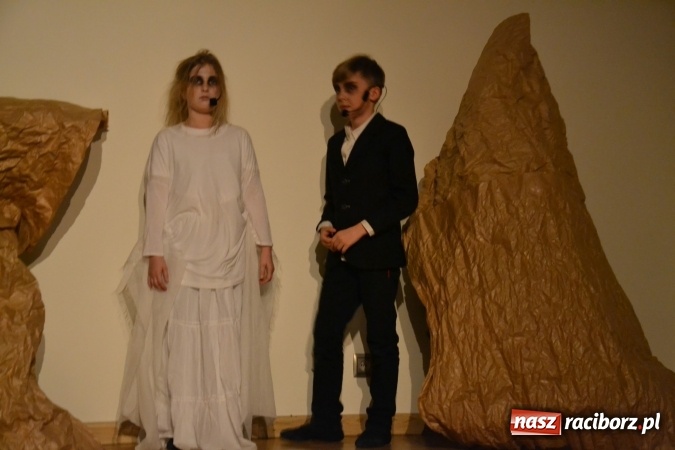 Zdjęcie w galerii na portalu naszraciborz.pl: Świąteczny wieczór z MDK na Zamku Piastowskim za nami  wiadomości z regionu