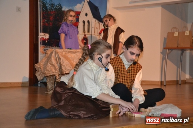 Zdjęcie w galerii na portalu naszraciborz.pl: Świąteczny wieczór z MDK na Zamku Piastowskim za nami  wiadomości z regionu