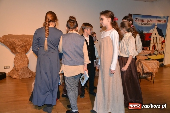 Zdjęcie w galerii na portalu naszraciborz.pl: Świąteczny wieczór z MDK na Zamku Piastowskim za nami  wiadomości z regionu