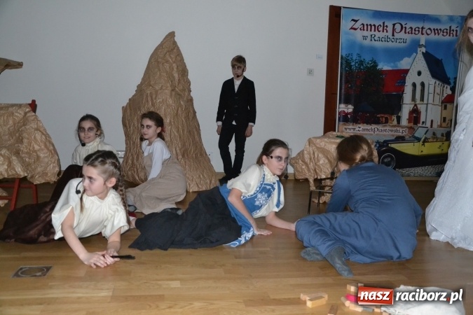 Zdjęcie w galerii na portalu naszraciborz.pl: Świąteczny wieczór z MDK na Zamku Piastowskim za nami  wiadomości z regionu