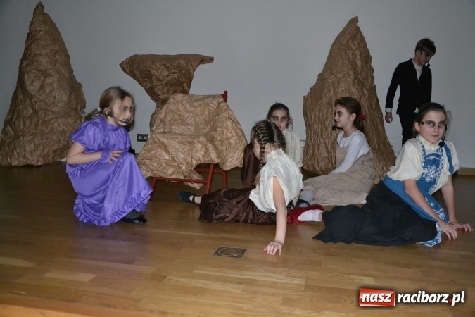 Zdjęcie w galerii na portalu naszraciborz.pl: Świąteczny wieczór z MDK na Zamku Piastowskim za nami  wiadomości z regionu