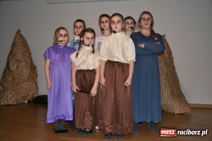 Zdjęcie w galerii na portalu naszraciborz.pl: Świąteczny wieczór z MDK na Zamku Piastowskim za nami  wiadomości z regionu