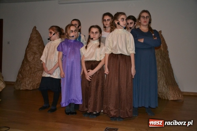 Zdjęcie w galerii na portalu naszraciborz.pl: Świąteczny wieczór z MDK na Zamku Piastowskim za nami  wiadomości z regionu