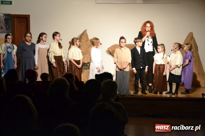 Zdjęcie w galerii na portalu naszraciborz.pl: Świąteczny wieczór z MDK na Zamku Piastowskim za nami  wiadomości z regionu