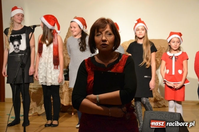 Zdjęcie w galerii na portalu naszraciborz.pl: Świąteczny wieczór z MDK na Zamku Piastowskim za nami  wiadomości z regionu