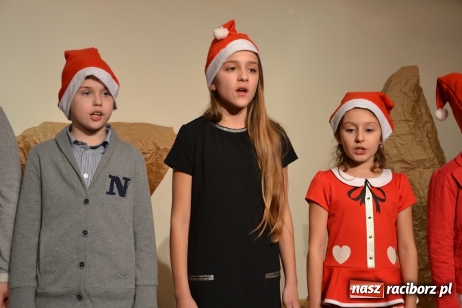 Zdjęcie w galerii na portalu naszraciborz.pl: Świąteczny wieczór z MDK na Zamku Piastowskim za nami  wiadomości z regionu