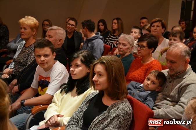 Zdjęcie w galerii na portalu naszraciborz.pl: Świąteczny wieczór z MDK na Zamku Piastowskim za nami  wiadomości z regionu