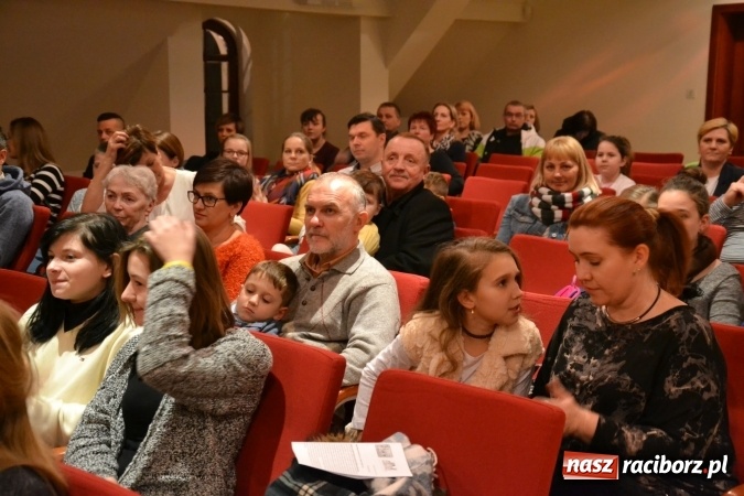 Zdjęcie w galerii na portalu naszraciborz.pl: Świąteczny wieczór z MDK na Zamku Piastowskim za nami  wiadomości z regionu