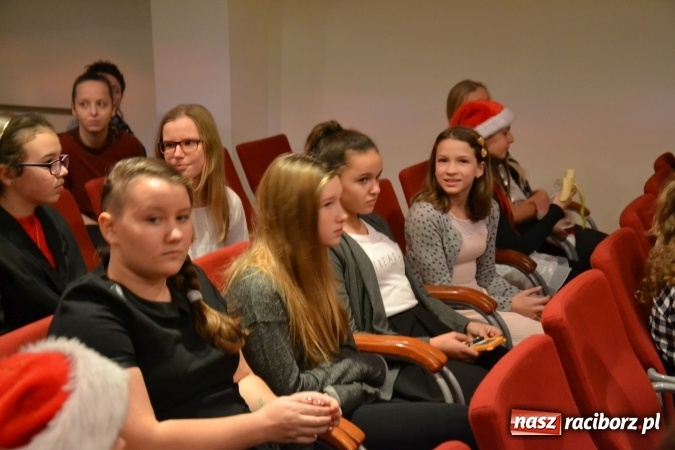 Zdjęcie w galerii na portalu naszraciborz.pl: Świąteczny wieczór z MDK na Zamku Piastowskim za nami  wiadomości z regionu