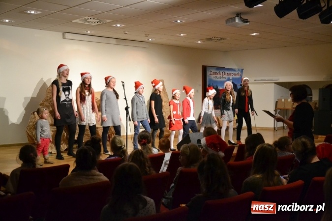 Zdjęcie w galerii na portalu naszraciborz.pl: Świąteczny wieczór z MDK na Zamku Piastowskim za nami  wiadomości z regionu