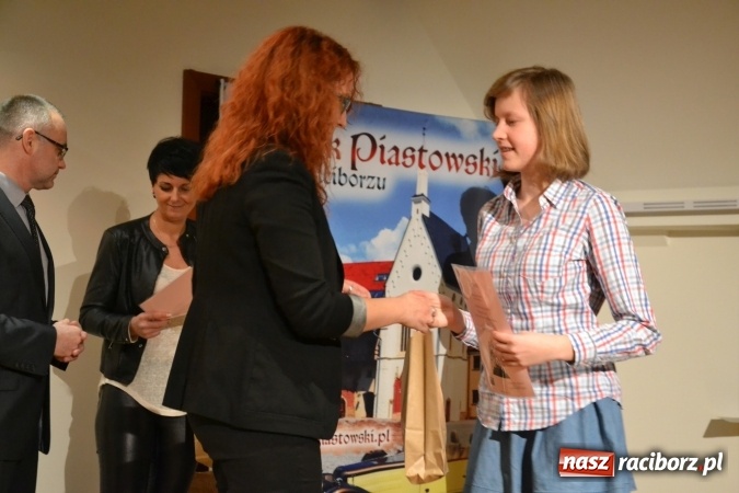 Zdjęcie w galerii na portalu naszraciborz.pl: Świąteczny wieczór z MDK na Zamku Piastowskim za nami  wiadomości z regionu