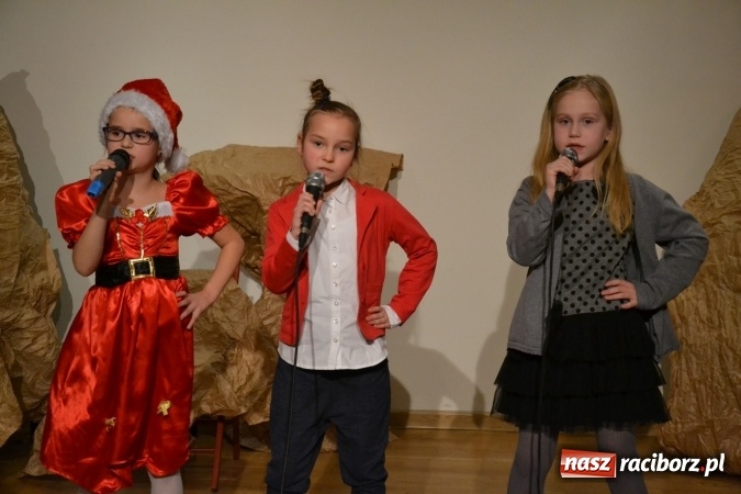 Zdjęcie w galerii na portalu naszraciborz.pl: Świąteczny wieczór z MDK na Zamku Piastowskim za nami  wiadomości z regionu