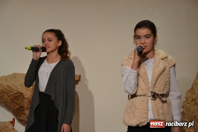 Zdjęcie w galerii na portalu naszraciborz.pl: Świąteczny wieczór z MDK na Zamku Piastowskim za nami  wiadomości z regionu