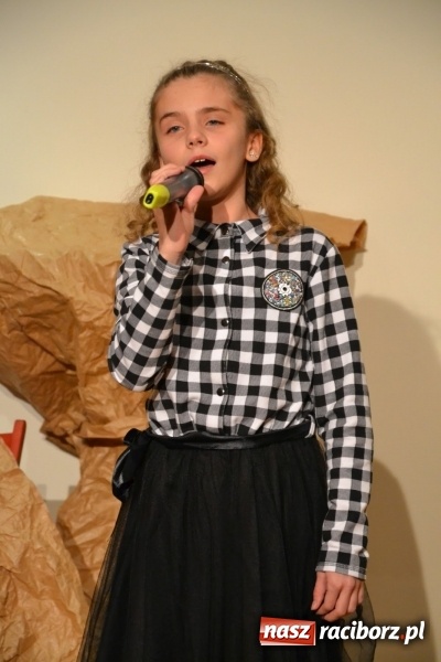 Zdjęcie w galerii na portalu naszraciborz.pl: Świąteczny wieczór z MDK na Zamku Piastowskim za nami  wiadomości z regionu