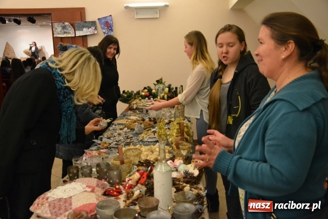 Zdjęcie w galerii na portalu naszraciborz.pl: Świąteczny wieczór z MDK na Zamku Piastowskim za nami  wiadomości z regionu