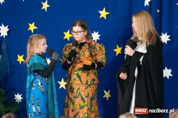 Zdjęcie w galerii na portalu naszraciborz.pl: Cicho, cicho, pastuszkowie, bo Dziecina mała śpi... Jasełkowy wieczór w SP18 wiadomości z regionu