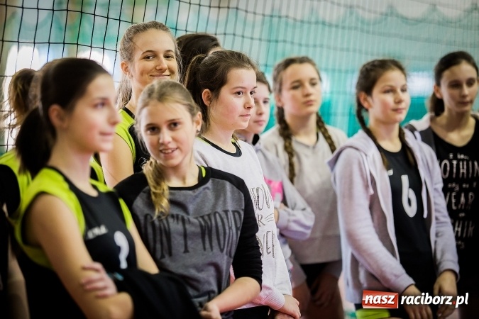 Zdjęcie w galerii na portalu naszraciborz.pl: Turniej w piłce siatkowej młodziczek w Krzanowicach wiadomości z regionu