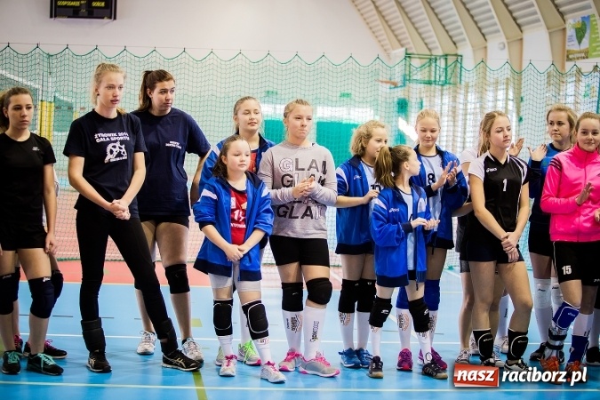 Zdjęcie w galerii na portalu naszraciborz.pl: Turniej w piłce siatkowej młodziczek w Krzanowicach wiadomości z regionu