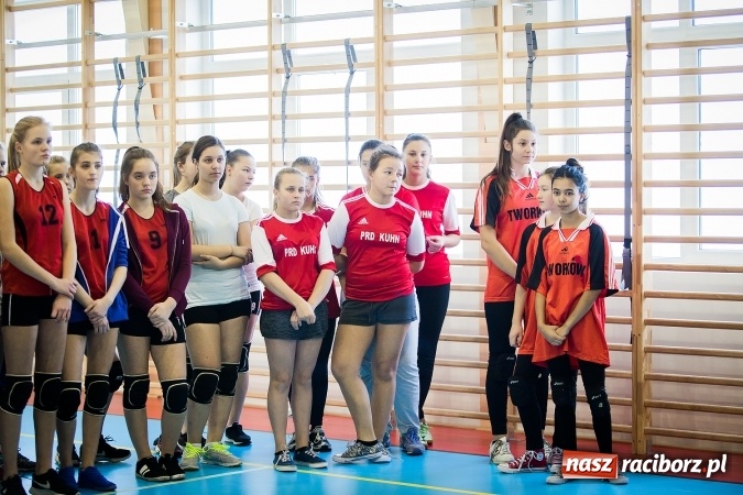 Zdjęcie w galerii na portalu naszraciborz.pl: Turniej w piłce siatkowej młodziczek w Krzanowicach wiadomości z regionu