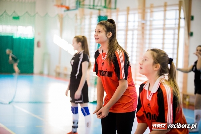 Zdjęcie w galerii na portalu naszraciborz.pl: Turniej w piłce siatkowej młodziczek w Krzanowicach wiadomości z regionu