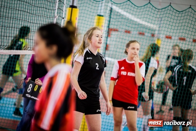 Zdjęcie w galerii na portalu naszraciborz.pl: Turniej w piłce siatkowej młodziczek w Krzanowicach wiadomości z regionu