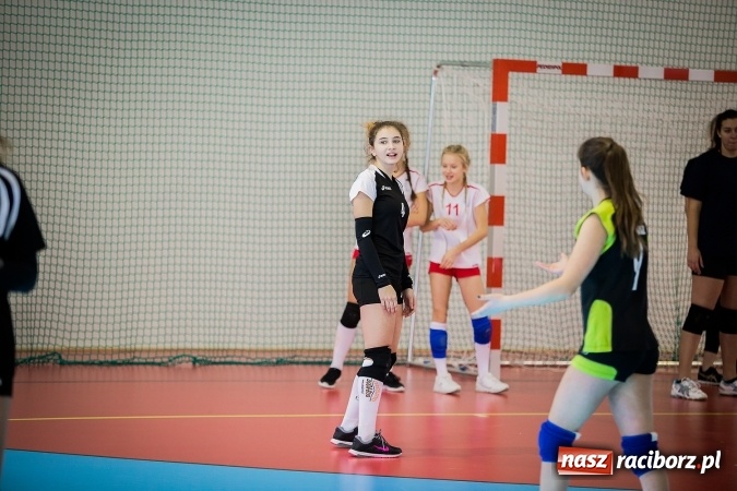Zdjęcie w galerii na portalu naszraciborz.pl: Turniej w piłce siatkowej młodziczek w Krzanowicach wiadomości z regionu