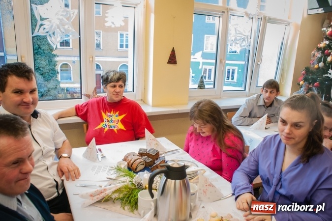 Zdjęcie w galerii na portalu naszraciborz.pl: Wigilia w raciborskich Warsztatach Terapii Zajęciowej wiadomości z regionu